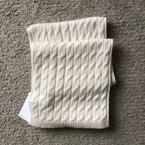 H&M - Scarve.NWT.